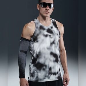 Nike Running Division Breathe Dri-FIT ADV Running Tank Top HJ4146-010 Men's Sz L